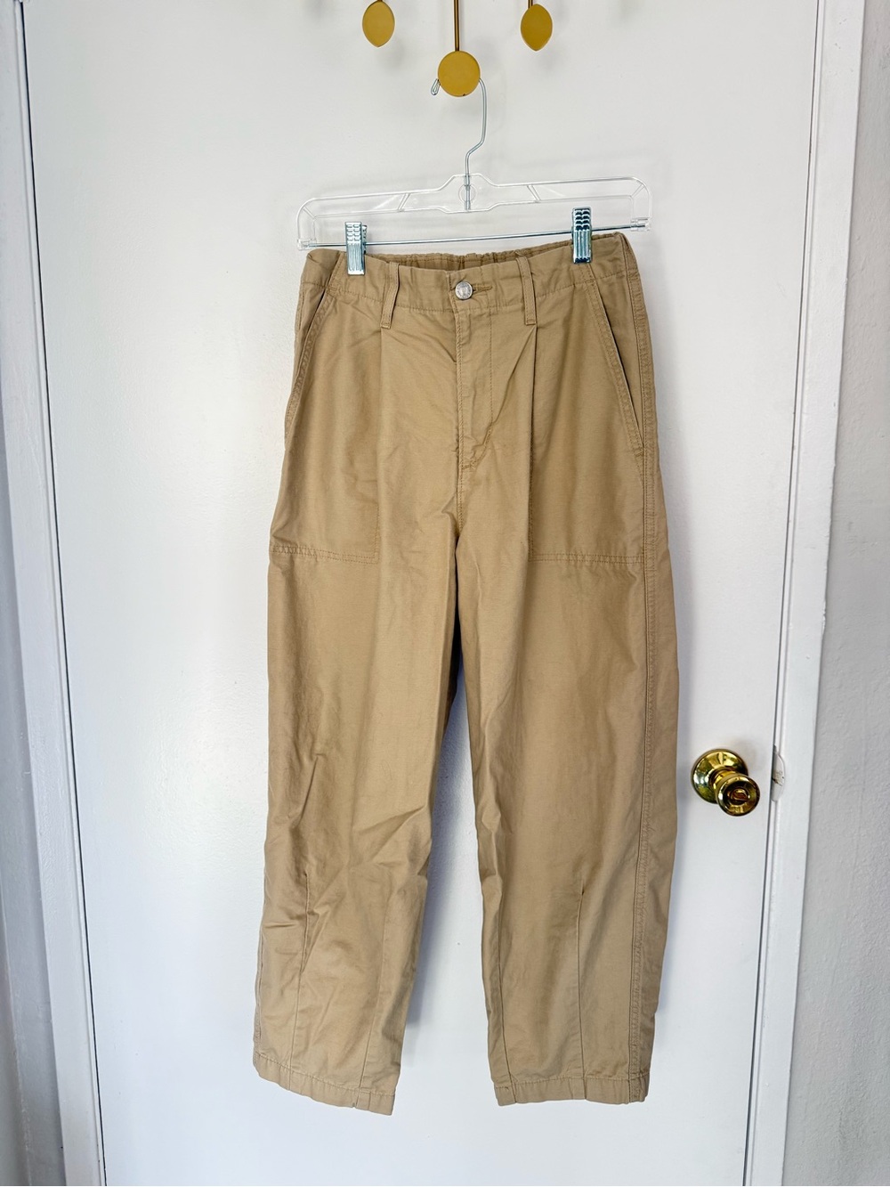 Levi's Utility Pleated Balloon Pants in Cream